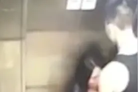 女子在电梯里被挟持后遇害 丈夫：嫌疑人正挖坑准备埋尸时被警方控制图片