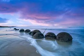 大自然的馈赠！新西兰摩拉基海滩看大圆石鬼斧神工图片