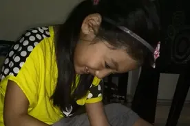 家里女儿与猫、狗争宠如同上演宅斗剧，家长如何做到雨露均沾？图片