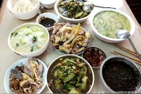 第一次去女朋友家吃饭，因为我是广东人，她家里人特意没放辣椒图片