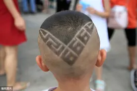 宝宝奇葩发型大赏，萌翻了，最后一个小朋友，表情耐人寻味图片