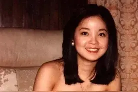 邓丽君一生有4段恋情，被成龙伤害，历任男友都没有出席她的葬礼图片