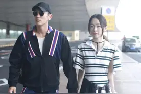 霍思燕引领“乞丐装”时尚，条纹POLO衫拼接纱裙，精致温柔好减龄图片