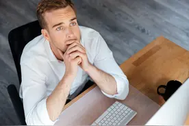 赌徒式炒股败光家底，妻离子散的男人图片