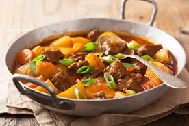 炖牛肉时，别再焯水了，教你正确做法，牛肉软烂鲜香，不柴也不腥图片