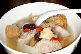 猴头菇蜜枣瘦肉汤 汁厚味鲜 呈淡粉色 淡香爽滑 多谢转发 关注图片