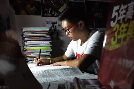期末理综满分、总分排第一，自述经验：不熬夜，坚持3个“一”图片