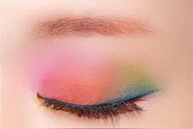 拒绝千篇一律的大地色，能驾驭彩色眼影才够吸睛图片