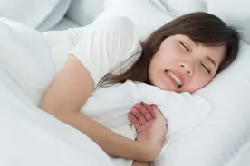 晚上睡觉为什么会磨牙？如果这四个原因都中了，务必及时就诊图片
