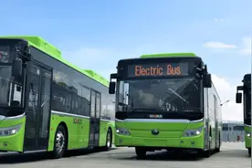 酷！新加坡首批用电的巴士，正式在路上行驶图片