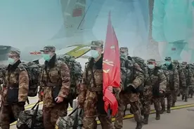 习近平致敬的战“疫”英雄·人民解放军指战员篇丨他们，闻令即动挑重担图片