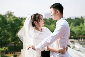 小说：家境贫寒却被富二代倒追，无意听到他母亲的话让我选择分手图片
