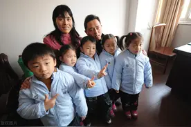 创造六千万分之一的奇迹：五胞胎妈妈的甜蜜负担图片