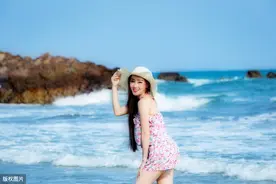 牛仔帽女郎，身材也很好，观念却时髦图片