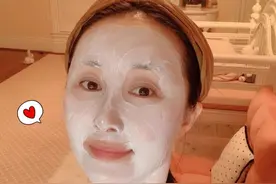 32岁舒畅罕晒自拍，背后白色物品引争议，儿童玩偶疑隐婚生子？图片