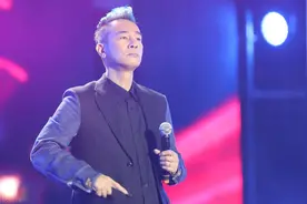 陈小春带jasper游泳，真“狠”！细数爸爸陪孩子玩5大好处图片