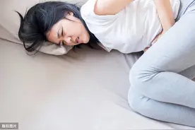 17岁女孩腹痛，只因医生多检查了这项，才挽回她的生命图片