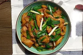 八宝菜、青红椒炒干牛肉、脆瓜炒海蜇这几道家常菜的做法图片