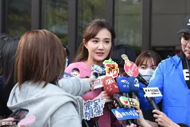 离婚早有前兆？何妤玟被求婚戒指掉地上老公反应看出端倪图片