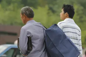 那些被尘封的往事，跨越半个世纪的父母恩情图片