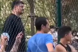 姚明野球场看10岁女儿打球！1米7姚沁蕾打4v4,姚主席老父亲般微笑图片