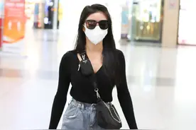 《青春有你2》蔡卓宜机场街拍时髦又减龄，好奇她的真实年龄图片