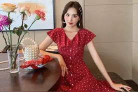 一组夏季室内美图分享，无袖，V领，收腰连衣裙收腰显瘦图片