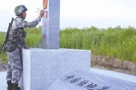 这个小岛分属两个国家，驻守着两国军队图片