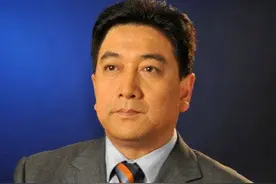他是央视著名主持，抛弃相爱16年的瘫痪妻子，转身娶小13岁娇妻图片