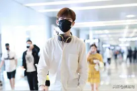 又见“漫撕男”！董力穿衬衫+卡其色长裤，完美身形堪称行走衣架图片