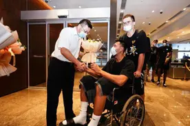 广东高管：易建联不会那么快退役！他还是球队领袖图片