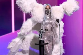 LadyGaga惊艳上演时装秀，横扫VMA五项大奖成最大赢家图片