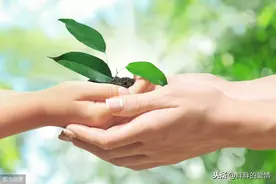 努力做个可爱的人，不羡慕，不埋怨；欣赏自己风景，遇见自己幸福图片