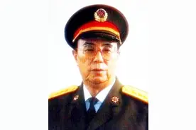 杨白冰将军在1955年被授予上校军衔，33年后成为了上将图片