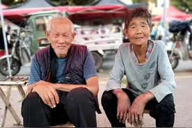 八旬人10亩核桃卖6千元，眼看孙子无钱上大学也无能为力图片