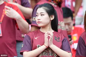 河北华夏幸福女球迷：自古燕赵多美女！图片