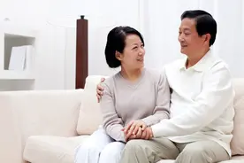 男人到了60岁后，为什么还想要找女人？这3个60岁男人说了大实话图片