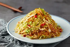 炒粉丝，最忌焯水后直接炒，多做1步，粉丝根根顺滑，还不结团图片