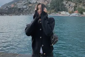 女生跟着刘雯学拍照姿势，掌握8个技巧，随便一张都是时髦大片图片