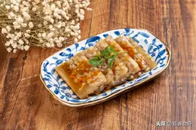 做肉皮冻加一物，猪皮冻晶莹透亮，筋道弹牙，新手也能一次成功图片