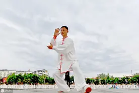 如何练好太极拳“云手”，练出“螺旋力”图片