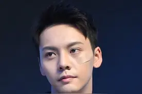 陈伟霆称“我天生是中国人”，放弃出国被埋没4年，他活该能红？图片