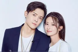 国庆节期间，颖儿付辛博带女儿外出游玩，一家三口温馨有爱图片