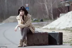 一个因为爱而成全的女孩：评电影《独自等待》中李静的形象图片