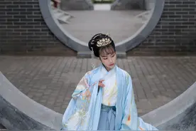 6米摆12破裙交领汉服，精致的彩色凤凰刺绣图案，彰显大气时尚图片