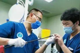 扬州首例！机器人完成胃肠外科手术图片