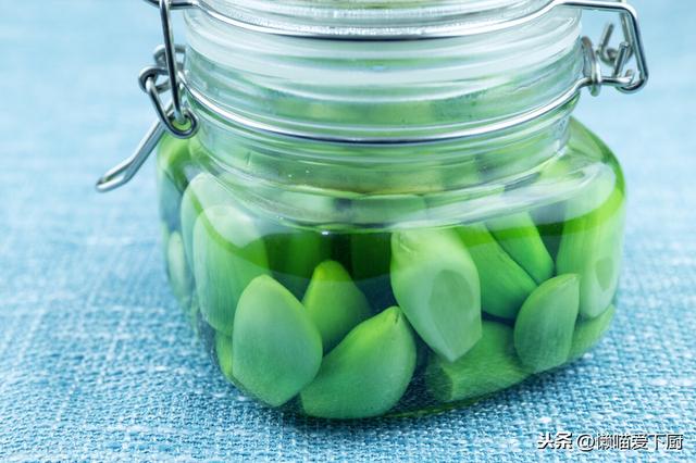 为什么你泡的腊八蒜不绿？很可能和这“4泡”有关，涨知识了
