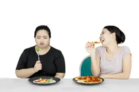 你被“营养又减肥的”康宝莱奶昔塞过让人情绪激动的小卡片吗？图片