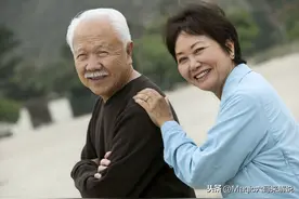 70岁大妈自述：与老伴搭伙19年，老伴离世后他子女送我一套房图片