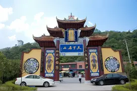丰都鬼城景区分为鬼城名山风景区和鬼王石刻风景区，备受游客青睐图片